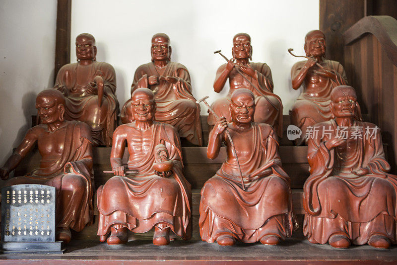 日本京都百幡本清寺祭坛雕像