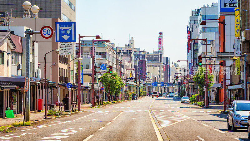 日本长冈市区街景全景图