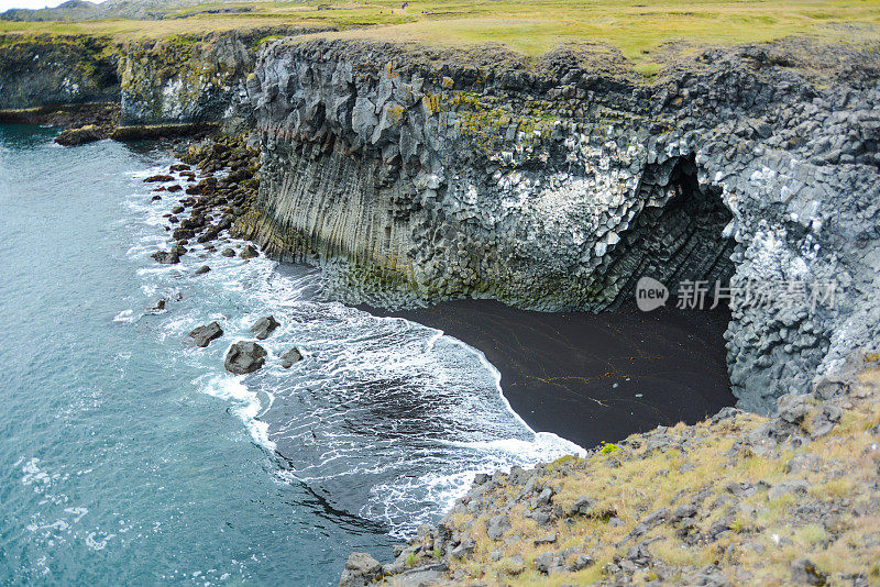 陡峭的海岸