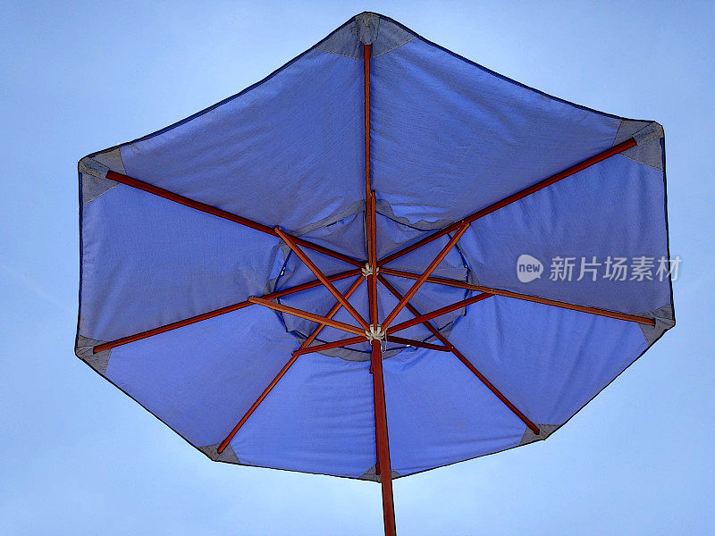 蓝色的太阳伞