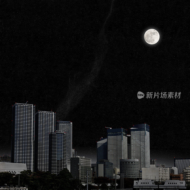满月升上东京城市的天际线