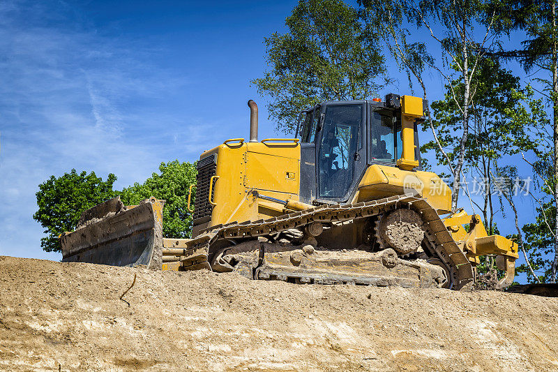 推土机取代了波兰未来的高速公路