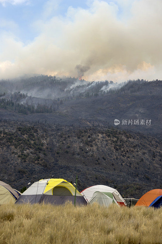 克莉丝汀湖森林消防员帐篷玄武岩山科罗拉多州落基山野火烟雾
