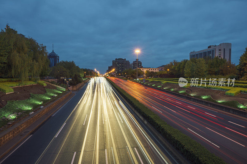 城市公路夜间交通