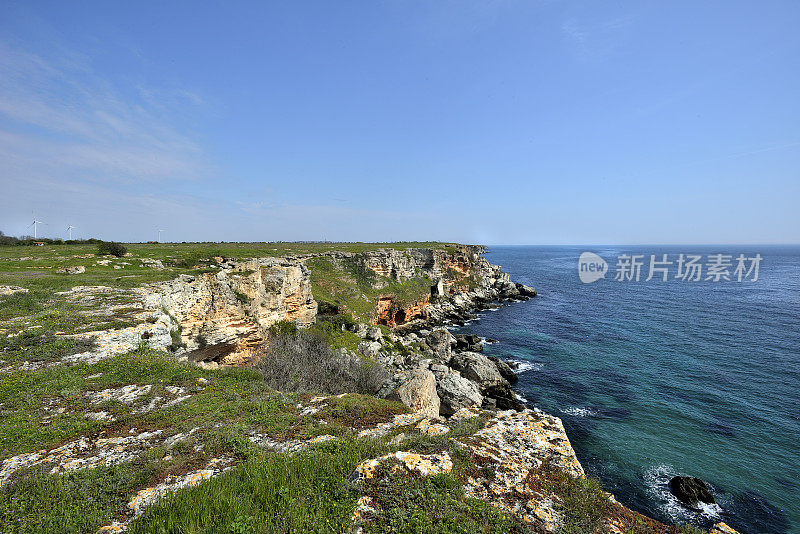 多岩石的黑海海岸，靠近Tulenovo村