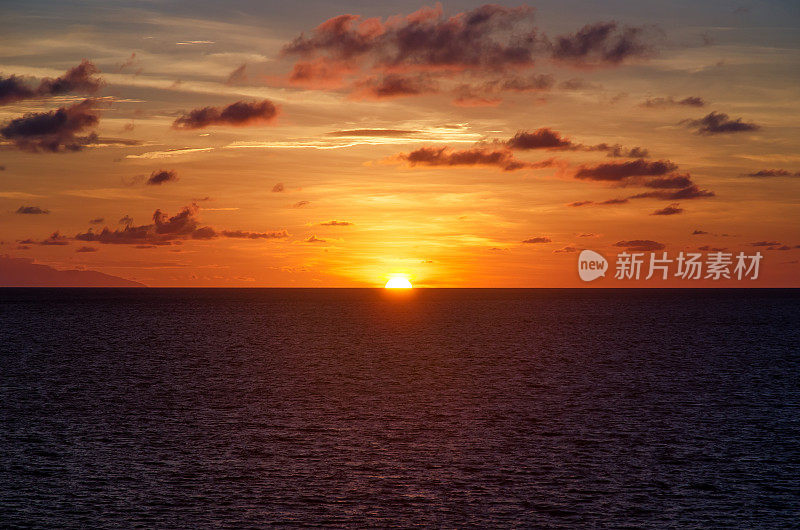 夕阳海景背景