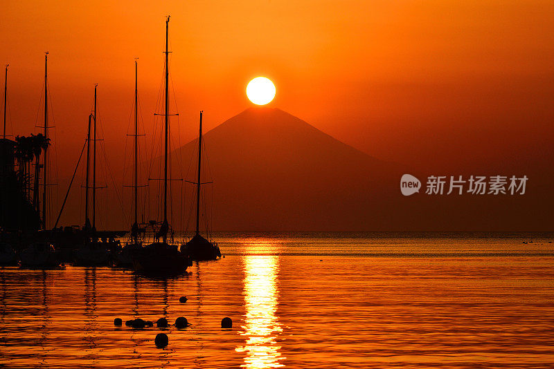 富士山和日落后的日落