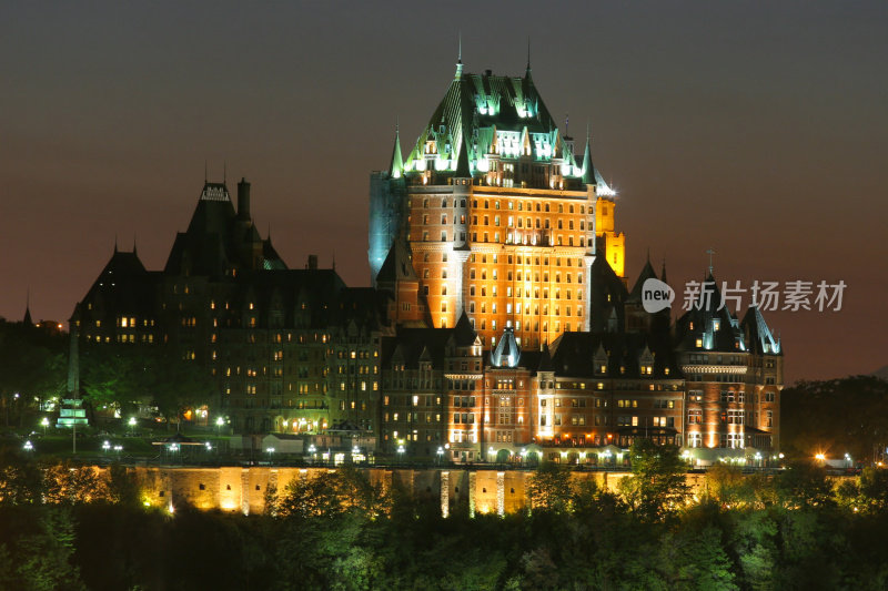 古老魁北克城的历史城堡Frontenac