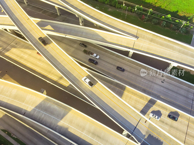 俯视图堆栈立交高架桥高速公路休斯顿，得克萨斯州，美国