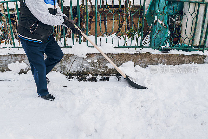 除雪老人