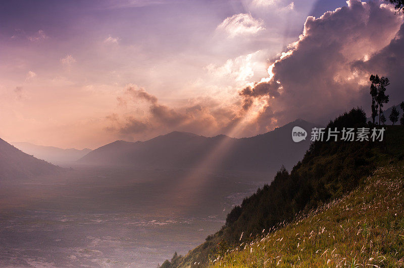 印度尼西亚的布罗莫山的日落