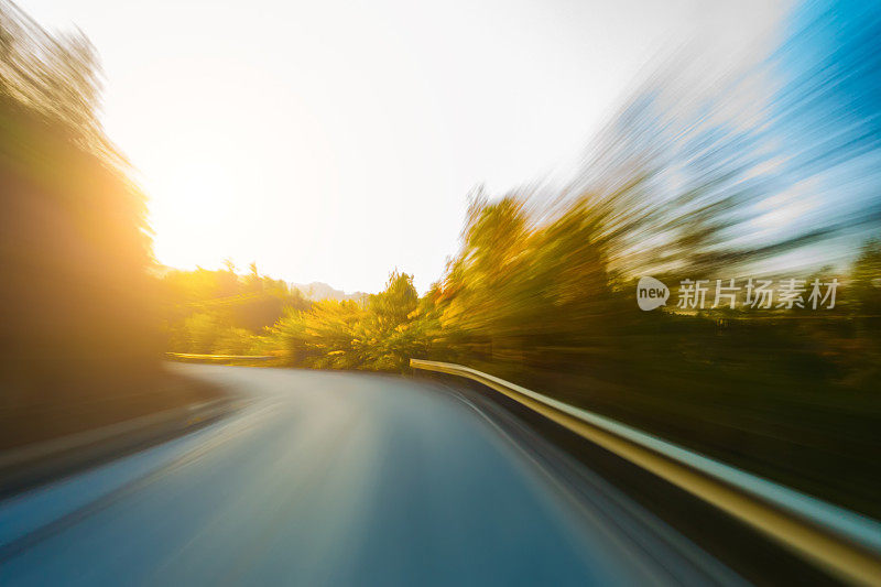 森林道路中驾驶运动模糊