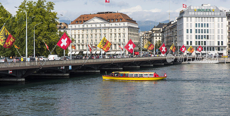 勃朗峰大桥和瑞士国旗与摩天轮日内瓦，瑞士