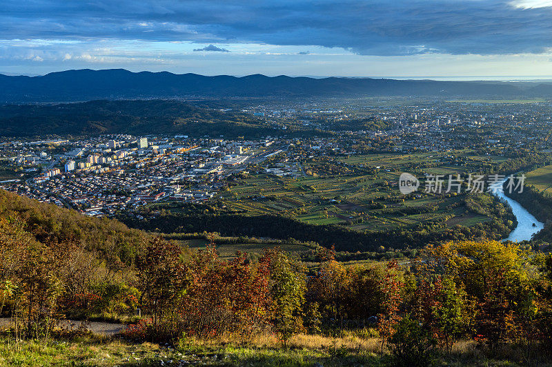 欧洲斯洛维尼亚Primorska的Sabotina秋天的新戈里察城