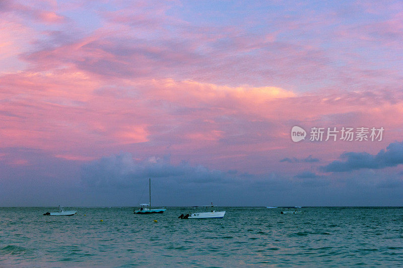 加勒比海的日出。