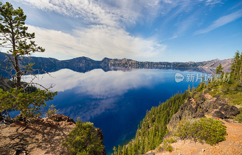 火山口湖全景