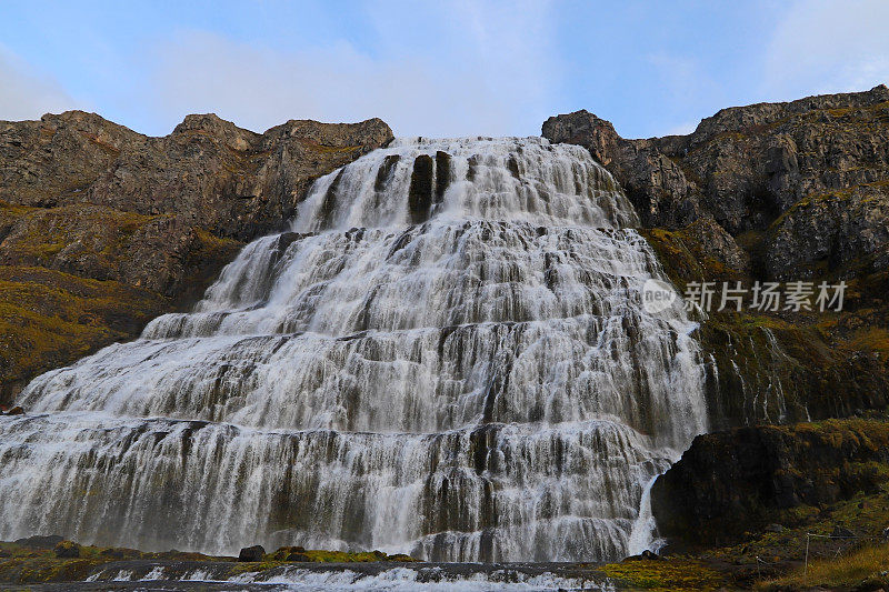 Dynjandi的风景。Dynjandi瀑布位于冰岛Dynjandisvogur湾和Arnarfjordur峡湾