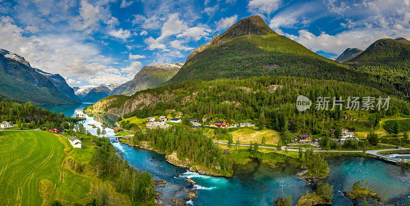 全景洛瓦内特湖美丽的自然挪威。