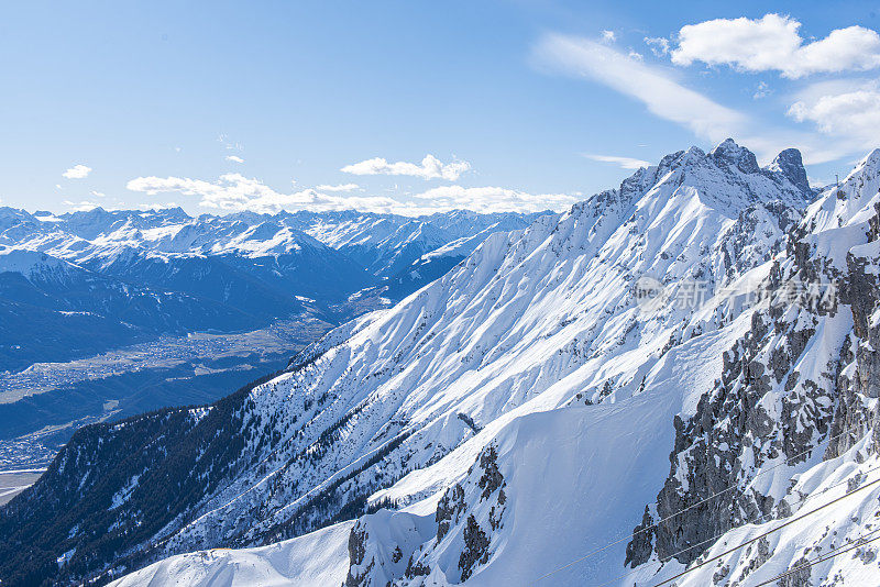 奥地利因斯布鲁克市的阿尔卑斯山雪山。