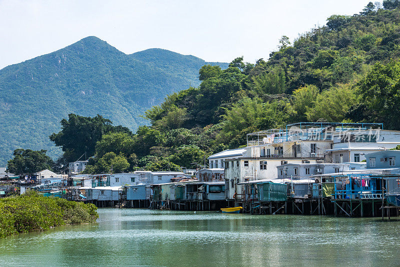 中国香港的渔村，棚屋林立