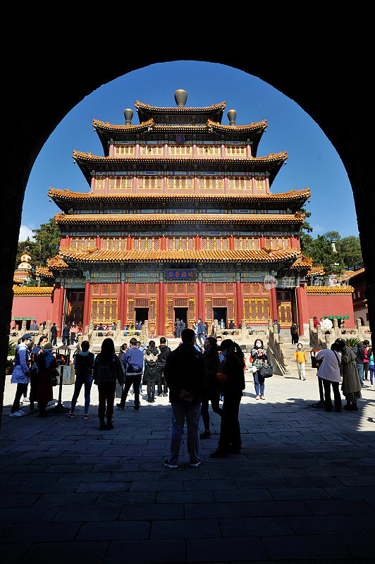 普宁寺，俗称大佛寺，是中国河北承德的一座佛教寺院建筑群。