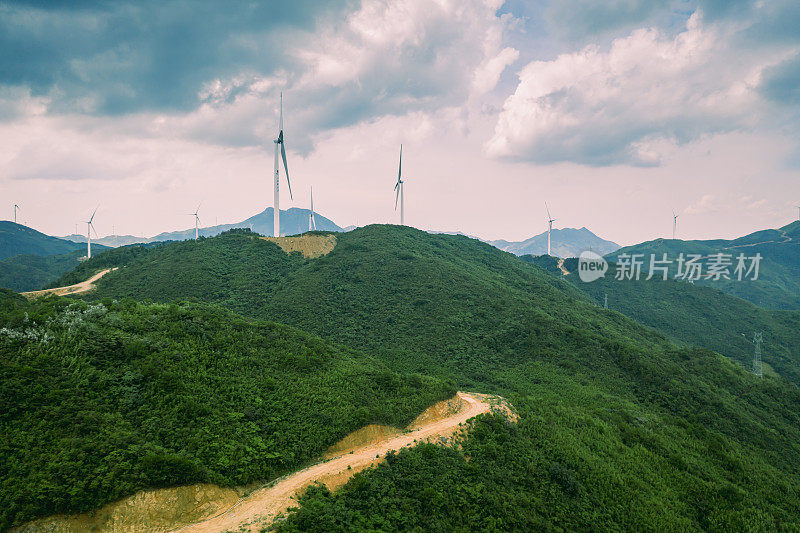 风力发电大面积分布在山区