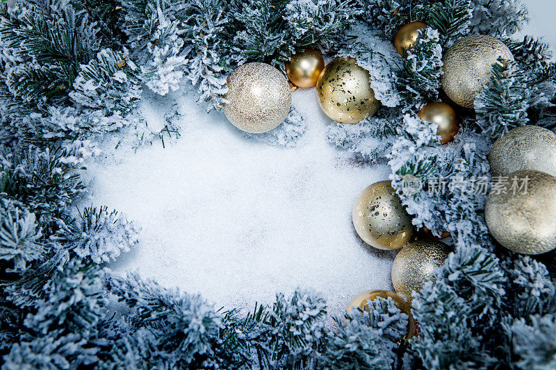 雪花圣诞灵感背景图像与金色的触摸