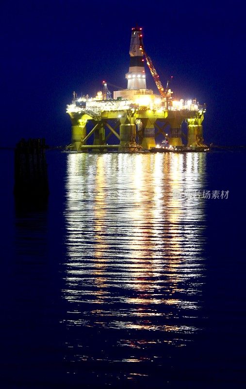 北极深海石油钻井平台