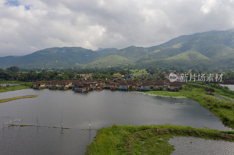 缅甸因莱湖上当地村庄的鸟瞰图