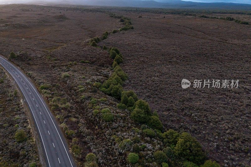 黎明时分，在前往新西兰国家公园鲁阿佩胡山的路上