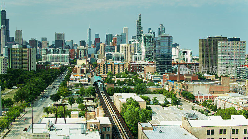 靠近芝加哥南部的L火车轨道——空中俯瞰芝加哥市中心
