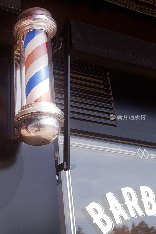 理发店是街道上老式的象征。