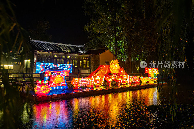 中国复古风格建筑。古典园林。古北水乡夜景