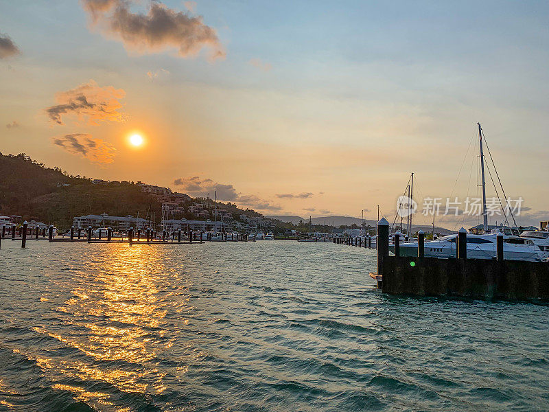 Boathaven海滩公园，澳大利亚热带圣灵群岛的Airlie海滩。