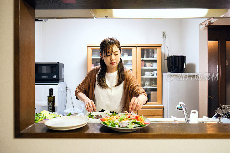 女人装饰沙拉