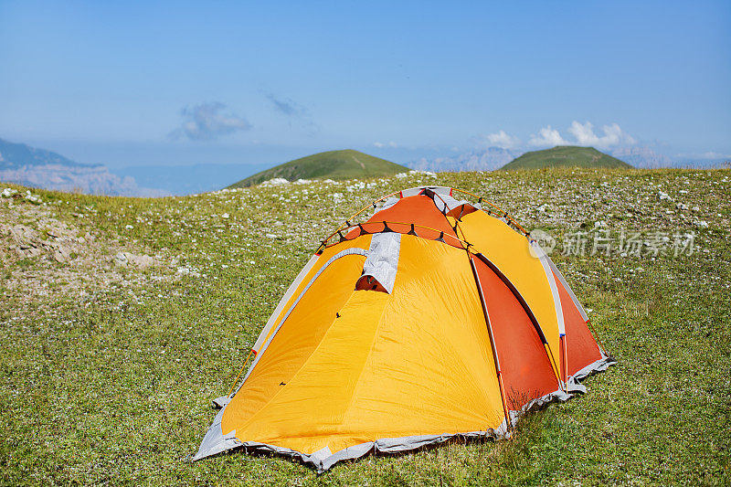 在山里露营