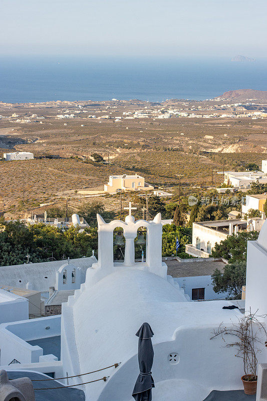 希腊南爱琴海群岛圣托里尼岛皮尔戈斯卡利蒂斯的希腊东正教教堂