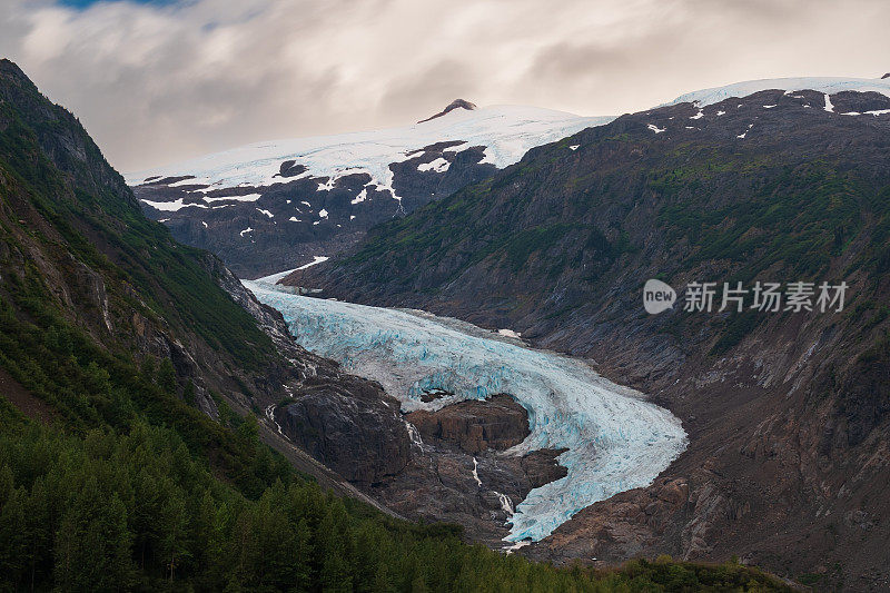 冬季群山对天景观