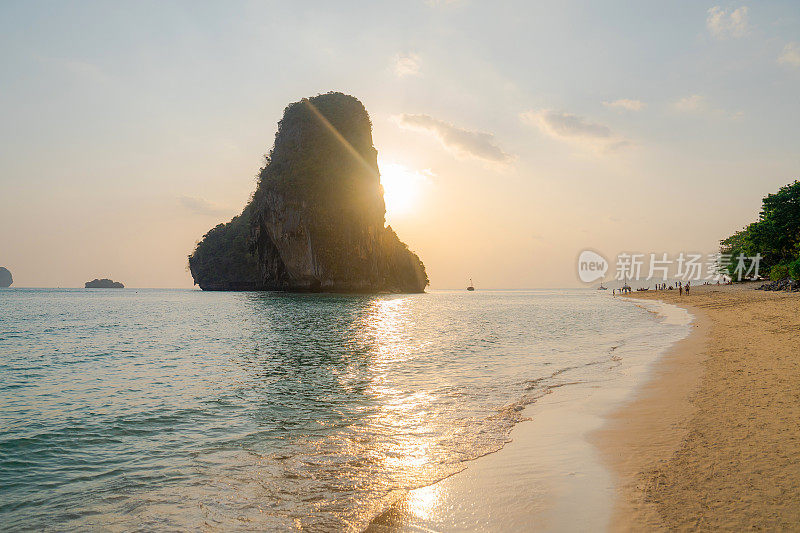 田园诗般的海滩度假胜地甲米，泰国
