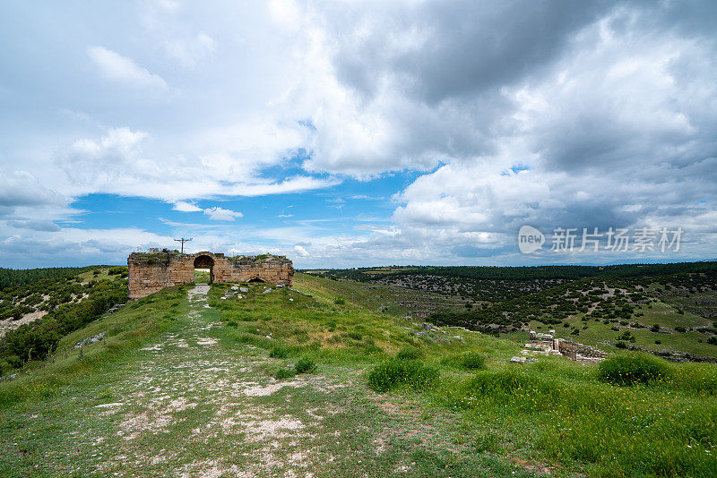 土耳其乌鲁比乌萨克的Blaundus古城遗址