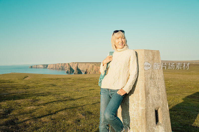 清晨的太阳在苏格兰约翰奥格罗茨的邓肯斯比岬