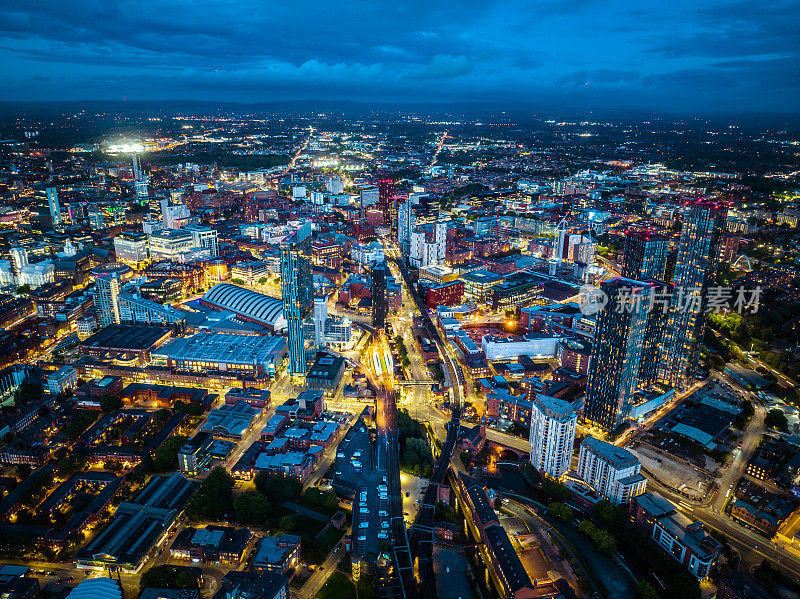 英国曼彻斯特市夜景鸟瞰图