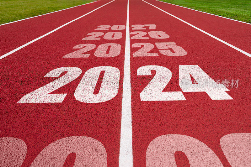 2024年理念，成功之年。田径跑道与文本2024。挑战或职业道路的概念