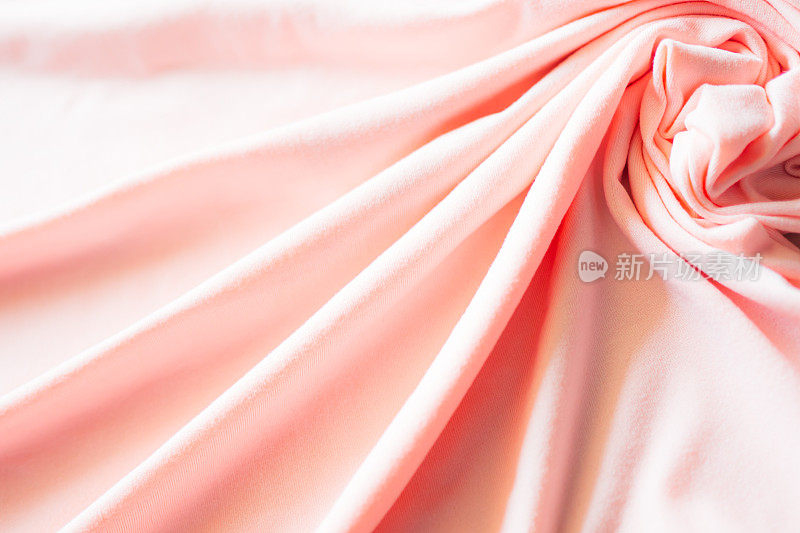 粉色背景真丝织物布料模板美丽桌布软波抽象床裙窗帘纹理工作室3d奢华极简橙色奶油裸色粉彩玫瑰色微妙的模拟背景纺织品。
