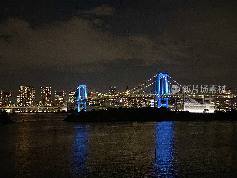 日本-东京-台场区-以及彩虹桥上的景色