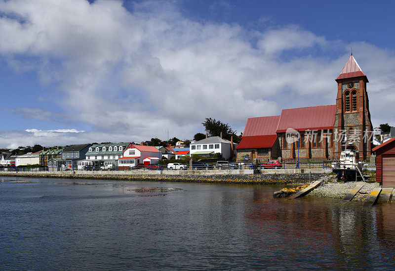 福克兰群岛首府斯坦利-罗斯路，面朝海湾-历史建筑和大教堂