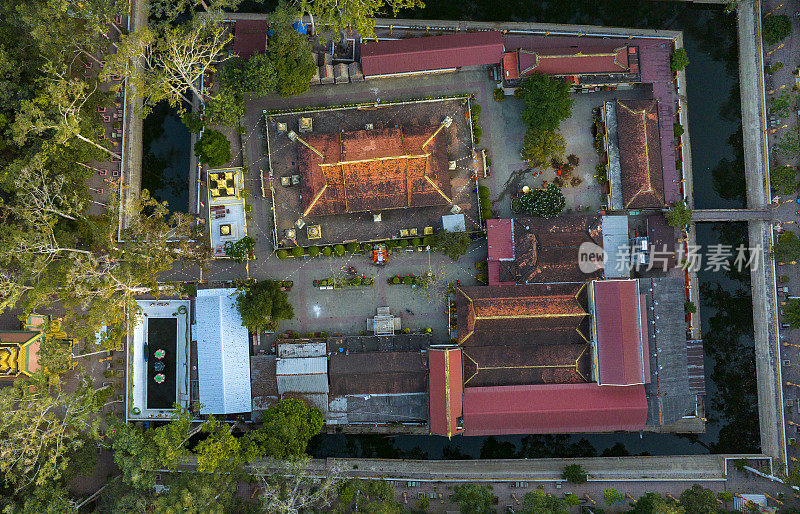 昂塔，一座充满古高棉建筑风格的宝塔，位于越南的特拉荣省