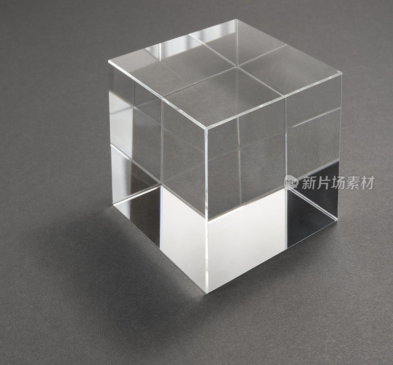 玻璃立方体和反射