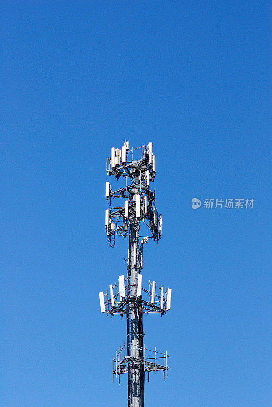 手机信号塔，蓝天，拷贝空间