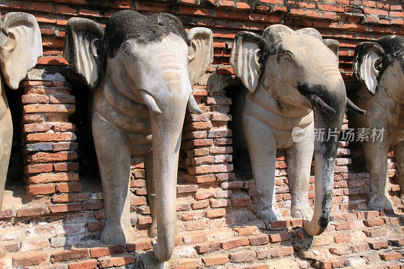 泰国素可泰的大象雕塑